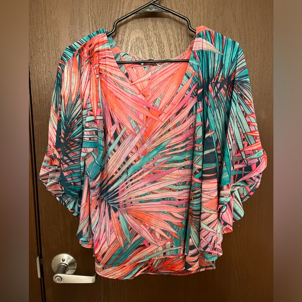Palm print v neck top